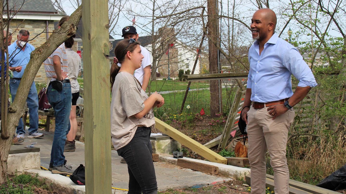 Torey Carter-Conneen, Chief Executive Officer of the American Society of Landscape Architects (ASLA), recently visited Temple University Ambler and the Landscape Architecture program offered by the Tyler School of Art and Architecture. Tyler Landscape Architecture Program Welcomes Visit By ASLA CEO